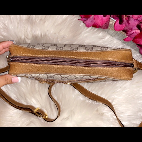 GUCCI PLUS Vintage Monogram Crossbody Bag - Picture 4 of 14
